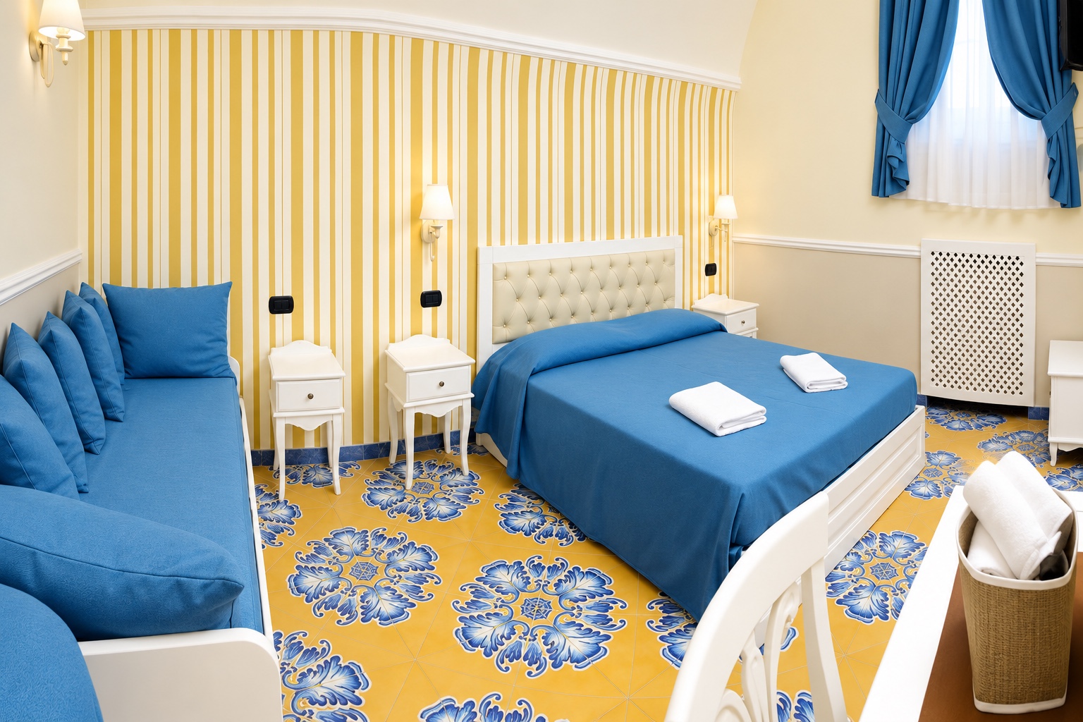 Camera tripla